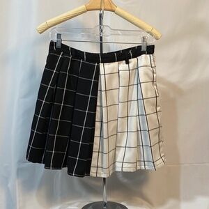 Pleated skirt